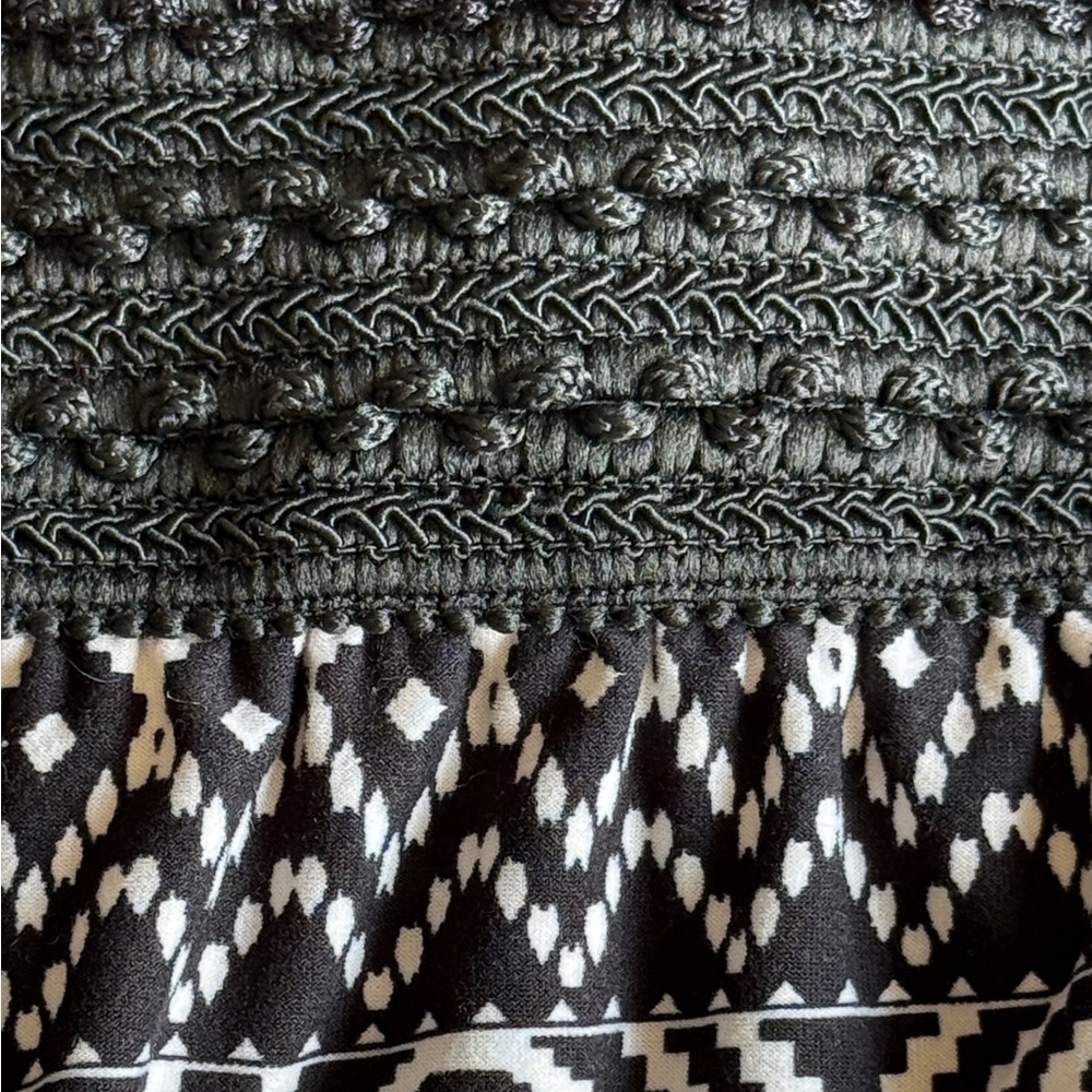 Y2K Black and White Aztec Patterned Split Panel/ Leg Maxi Skirt - Picture 7 of 8